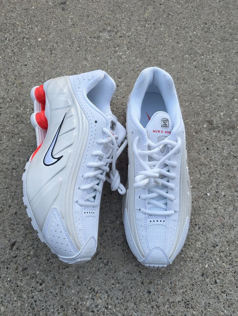 Nike Women's Shox R4 sneakers Women Size 8